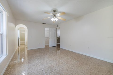 House in Davenport, Florida 4 bedrooms, 176.89 sq.m. № 1740460 - photo 13