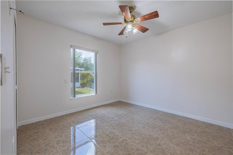 House in Davenport, Florida 4 bedrooms, 176.89 sq.m. № 1740460 - photo 6