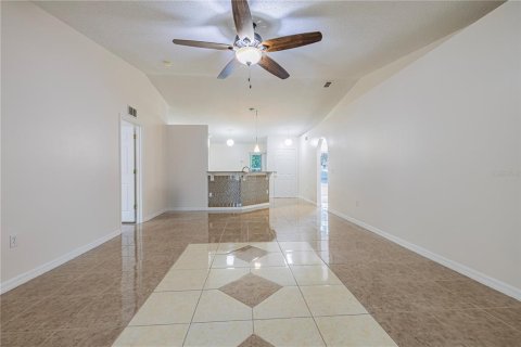 House in Davenport, Florida 4 bedrooms, 176.89 sq.m. № 1740460 - photo 20