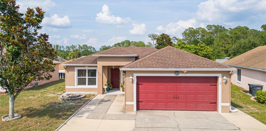 House in Davenport, Florida 4 bedrooms, 176.89 sq.m. № 1740460
