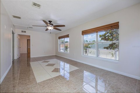 House in Davenport, Florida 4 bedrooms, 176.89 sq.m. № 1740460 - photo 21