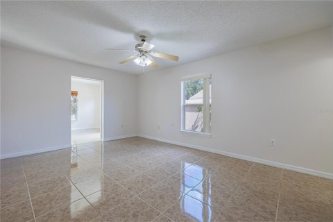 House in Davenport, Florida 4 bedrooms, 176.89 sq.m. № 1740460 - photo 12