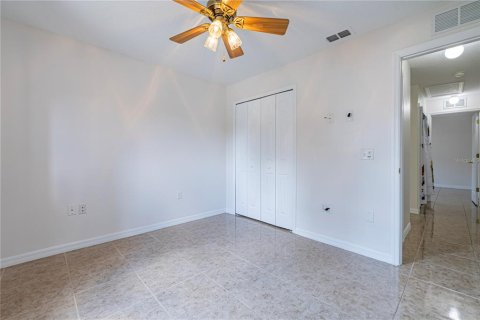 House in Davenport, Florida 4 bedrooms, 176.89 sq.m. № 1740460 - photo 5