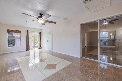 House in Davenport, Florida 4 bedrooms, 176.89 sq.m. № 1740460 - photo 23
