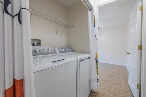 House in Davenport, Florida 4 bedrooms, 176.89 sq.m. № 1740460 - photo 8