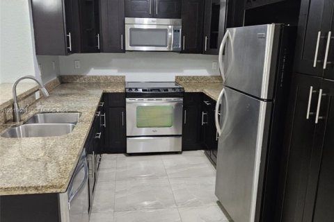 Adosado en alquiler en Fort Lauderdale, Florida, 3 dormitorios, 139.26 m2 № 2078456 - foto 2