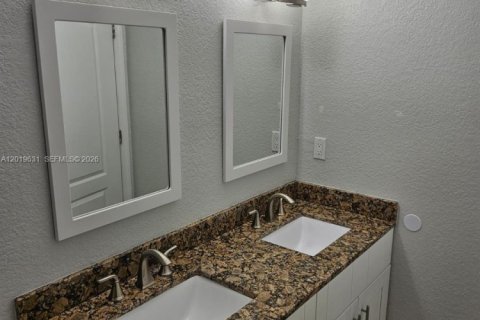 Adosado en alquiler en Fort Lauderdale, Florida, 3 dormitorios, 139.26 m2 № 2078456 - foto 8