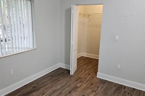 Adosado en alquiler en Fort Lauderdale, Florida, 3 dormitorios, 139.26 m2 № 2078456 - foto 15