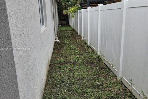 Adosado en alquiler en Fort Lauderdale, Florida, 3 dormitorios, 139.26 m2 № 2078456 - foto 19