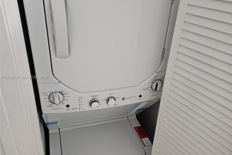 Adosado en alquiler en Fort Lauderdale, Florida, 3 dormitorios, 139.26 m2 № 2078456 - foto 17