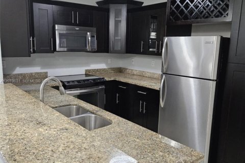Adosado en alquiler en Fort Lauderdale, Florida, 3 dormitorios, 139.26 m2 № 2078456 - foto 3