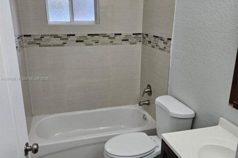Adosado en alquiler en Fort Lauderdale, Florida, 3 dormitorios, 139.26 m2 № 2078456 - foto 7