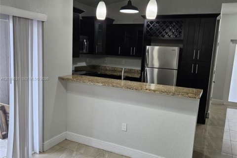 Adosado en alquiler en Fort Lauderdale, Florida, 3 dormitorios, 139.26 m2 № 2078456 - foto 4