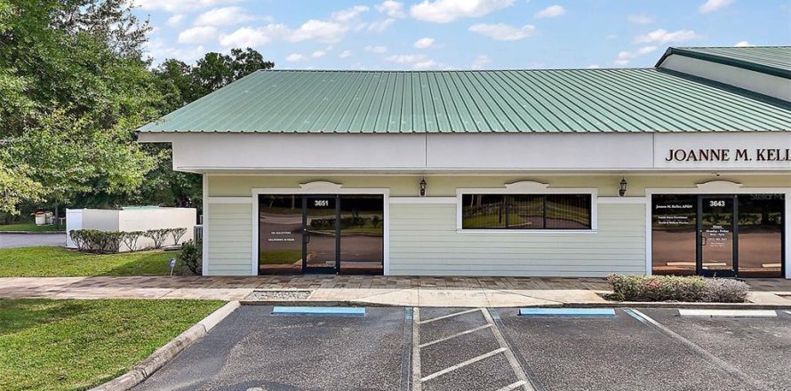 Commercial property in Mount Dora, Florida 200.67 sq.m. № 1765432