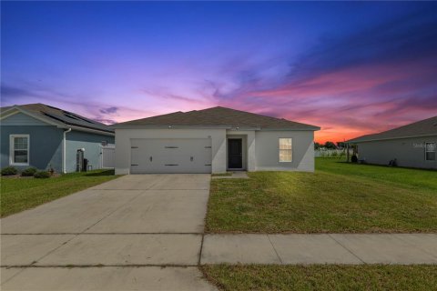 House in Winter Haven, Florida 4 bedrooms, 160.54 sq.m. № 2102433