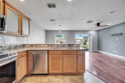 Adosado en alquiler en Altamonte Springs, Florida, 2 dormitorios, 121.14 m2 № 1903228 - foto 1