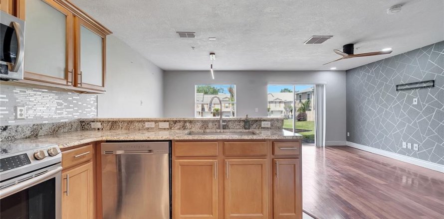 Adosado en Altamonte Springs, Florida 2 dormitorios, 121.14 m2 № 1903228