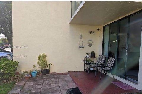 Снять в аренду квартиру в Майами, Флорида 2 спальни, 84.54м2, № 2043352 - фото 25