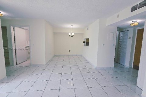 Снять в аренду квартиру в Майами, Флорида 2 спальни, 84.54м2, № 2043352 - фото 8