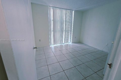 Снять в аренду квартиру в Майами, Флорида 2 спальни, 84.54м2, № 2043352 - фото 22