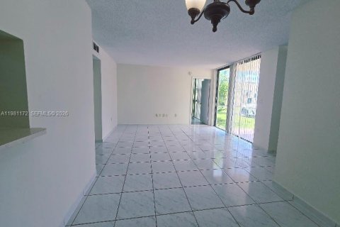 Снять в аренду квартиру в Майами, Флорида 2 спальни, 84.54м2, № 2043352 - фото 10