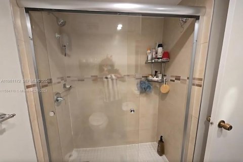 Снять в аренду квартиру в Майами, Флорида 2 спальни, 84.54м2, № 2043352 - фото 20