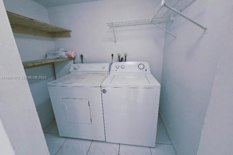 Снять в аренду квартиру в Майами, Флорида 2 спальни, 84.54м2, № 2043352 - фото 6