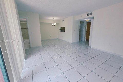 Снять в аренду квартиру в Майами, Флорида 2 спальни, 84.54м2, № 2043352 - фото 9