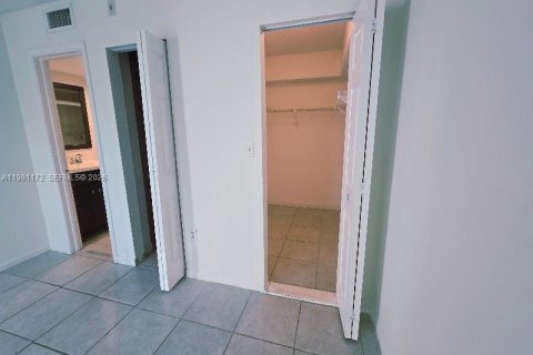 Снять в аренду квартиру в Майами, Флорида 2 спальни, 84.54м2, № 2043352 - фото 24