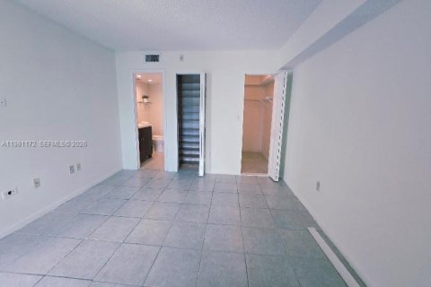 Снять в аренду квартиру в Майами, Флорида 2 спальни, 84.54м2, № 2043352 - фото 23