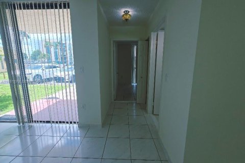 Снять в аренду квартиру в Майами, Флорида 2 спальни, 84.54м2, № 2043352 - фото 12