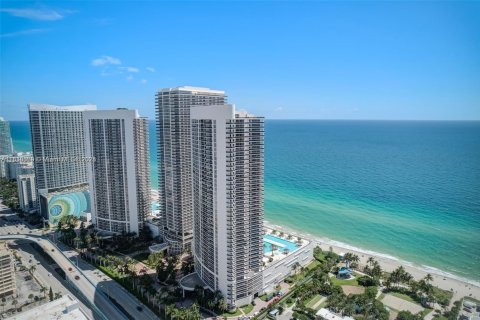 Copropriété à louer à Hallandale Beach, Floride: 1 chambre, 75.34 m2 № 1776019 - photo 1