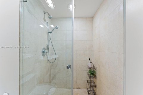 Copropriété à louer à Hallandale Beach, Floride: 1 chambre, 75.34 m2 № 1776019 - photo 17