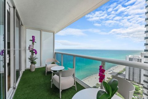 Copropriété à louer à Hallandale Beach, Floride: 1 chambre, 75.34 m2 № 1776019 - photo 2