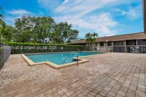 Condo in Hollywood, Florida, 1 bedroom  № 1770479 - photo 15