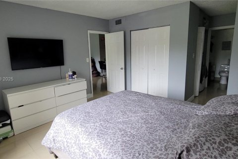 Condo in Hollywood, Florida, 1 bedroom  № 1770479 - photo 7