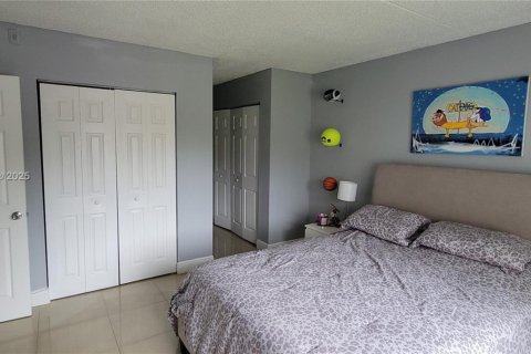 Condo in Hollywood, Florida, 1 bedroom  № 1770479 - photo 5
