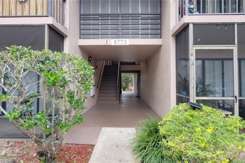 Condo in Hollywood, Florida, 1 bedroom  № 1770479 - photo 14