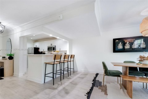 Copropriété à vendre à Pinecrest, Floride: 3 chambres, 119.84 m2 № 1976697 - photo 6