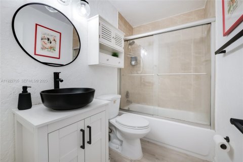 Copropriété à vendre à Pinecrest, Floride: 3 chambres, 119.84 m2 № 1976697 - photo 12