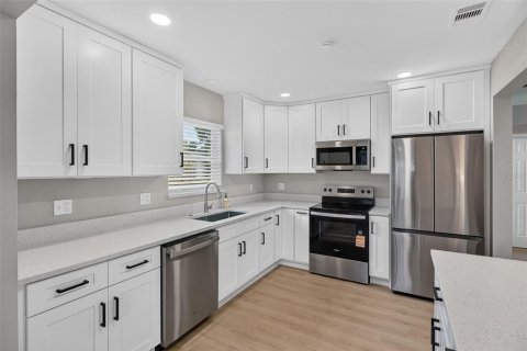 Villa ou maison à vendre à Gulfport, Floride: 2 chambres, 96.9 m2 № 2405480 - photo 13