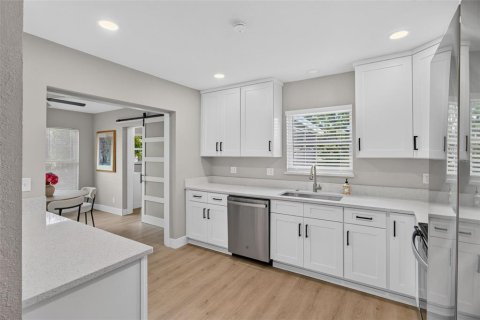 Villa ou maison à vendre à Gulfport, Floride: 2 chambres, 96.9 m2 № 2405480 - photo 12