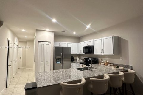 Townhouse in Florida City, Florida 3 bedrooms, 132.39 sq.m. № 2038512 - photo 15