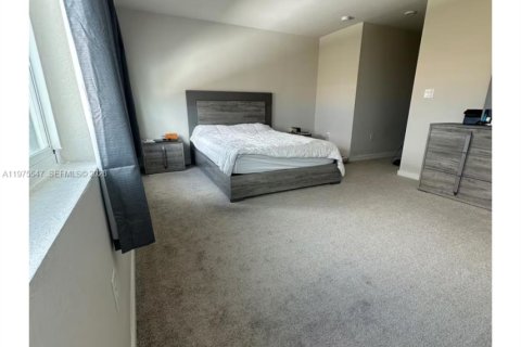 Townhouse in Florida City, Florida 3 bedrooms, 132.39 sq.m. № 2038512 - photo 22