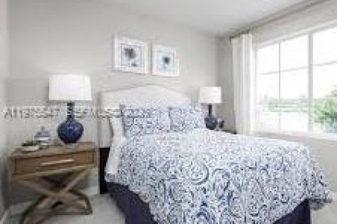 Townhouse in Florida City, Florida 3 bedrooms, 132.39 sq.m. № 2038512 - photo 4