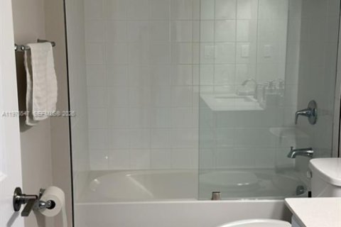 Townhouse in Florida City, Florida 3 bedrooms, 132.39 sq.m. № 2038512 - photo 5