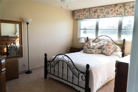Condo in Pembroke Pines, Florida, 1 bedroom № 1936020 - photo 9