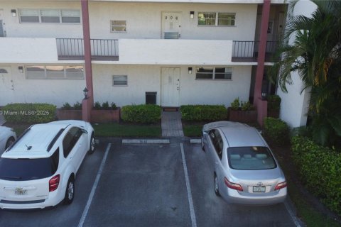 Condominio en venta en Pembroke Pines, Florida, 1 dormitorio, 83.61 m2 № 1936020 - foto 15