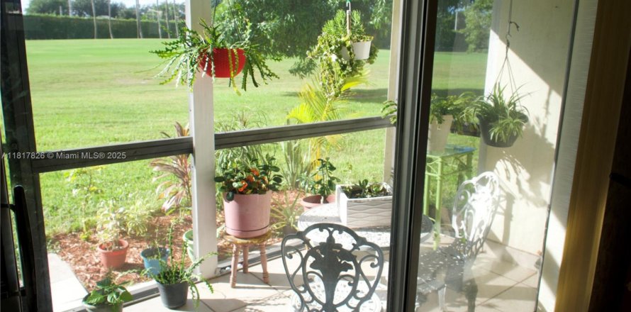 Condominio en Pembroke Pines, Florida, 1 dormitorio № 1936020