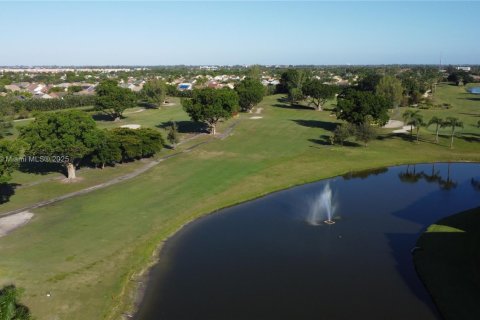 Condominio en venta en Pembroke Pines, Florida, 1 dormitorio, 83.61 m2 № 1936020 - foto 17